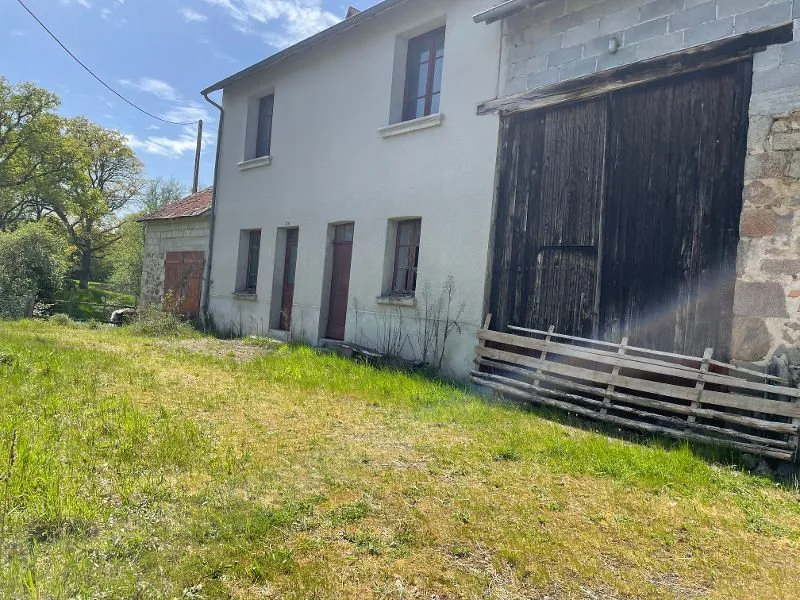 Välivaade - Farmhouse with 12 Hectares in Creuse