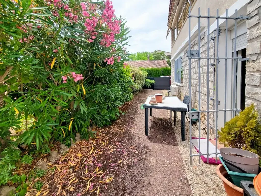 Aed - Two-Appartment House with Garden in Forcalquier