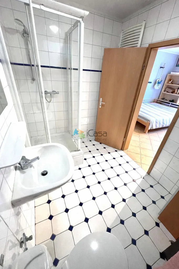 Salles de bain - Maison Jumelée avec Terrasse à Strassen
