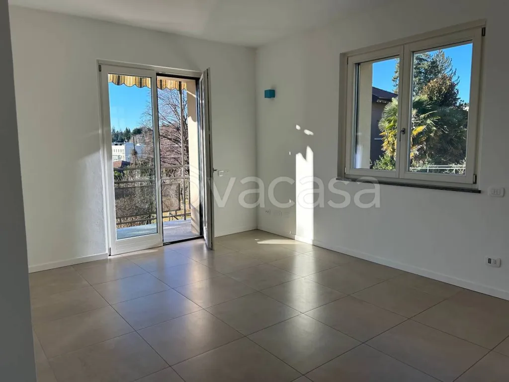 Rooms - Modernised Trilocale with Private Garden in Varese