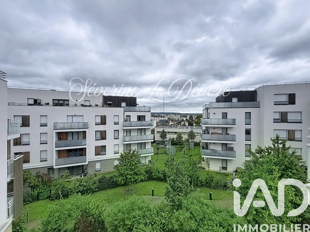 Garden - Apartment with Balcony in Sannois