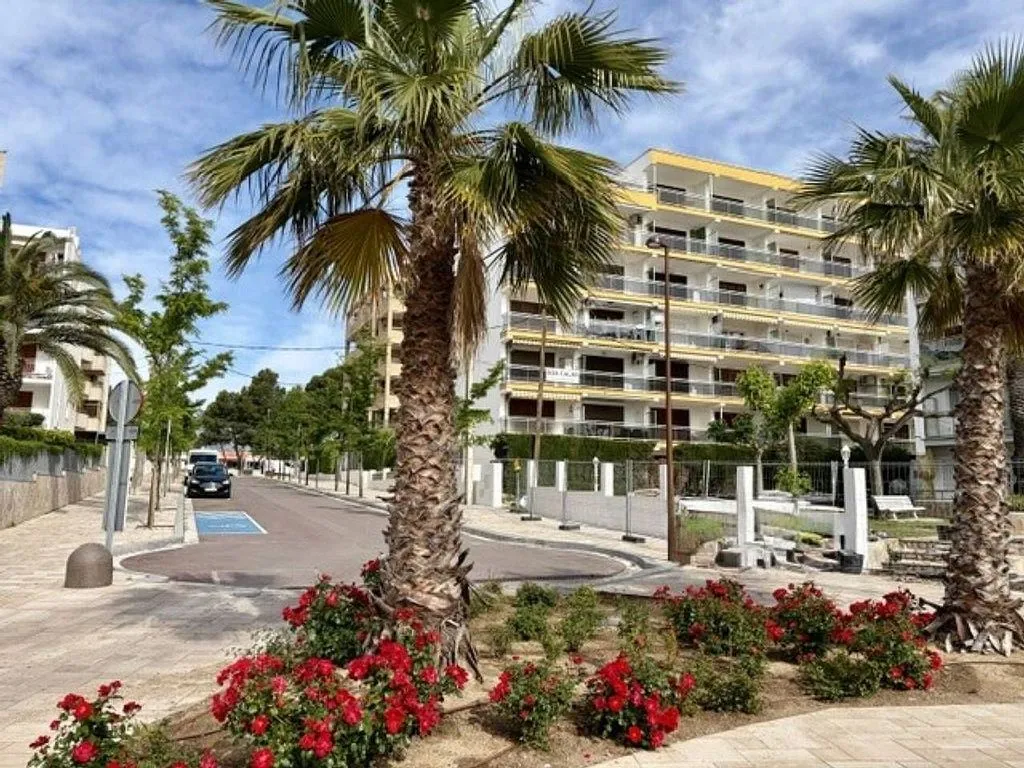 Seafront Apartment with Terrace in Miami Platja