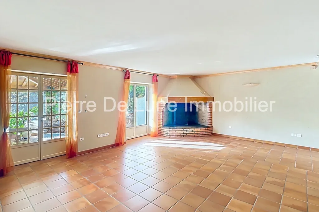 Soggiorno - Character House with Panoramic View in Caluire-et-Cuire