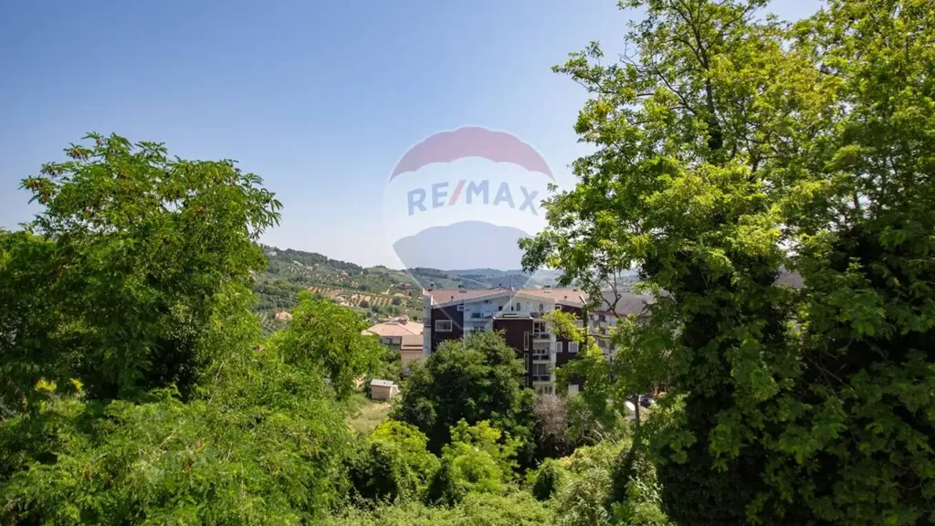 Rustic-Style Flat with Balcony in Chieti