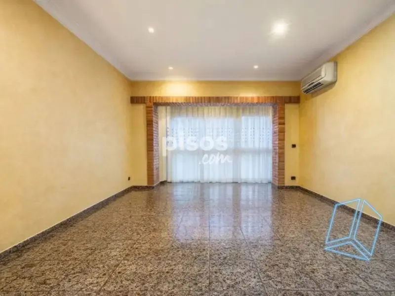 Toad - Ground Floor Flat with Balcony in Gavà