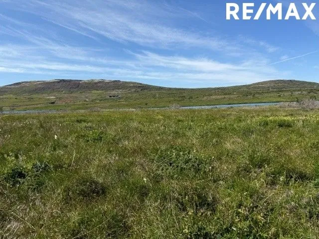 Garden - Summer House Plot with Hot Tub Access in Sogi