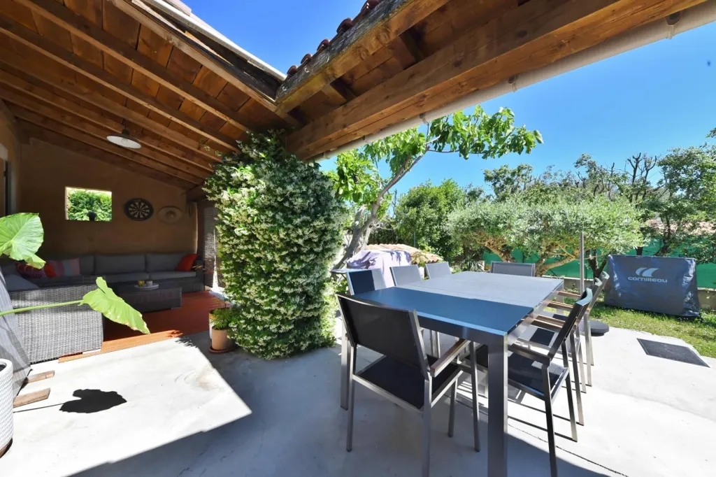 Terrasse - Maison avec Piscine et Gîte à Uzès