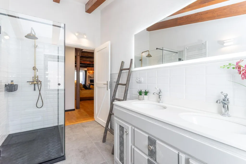 Salles de bain - Restored Chalet with River Walk Access in Lugo