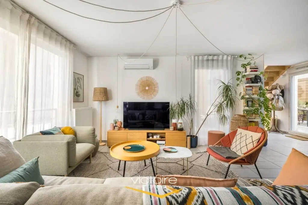 Elutuba - Duplex Apartment with Terraces in Montchat