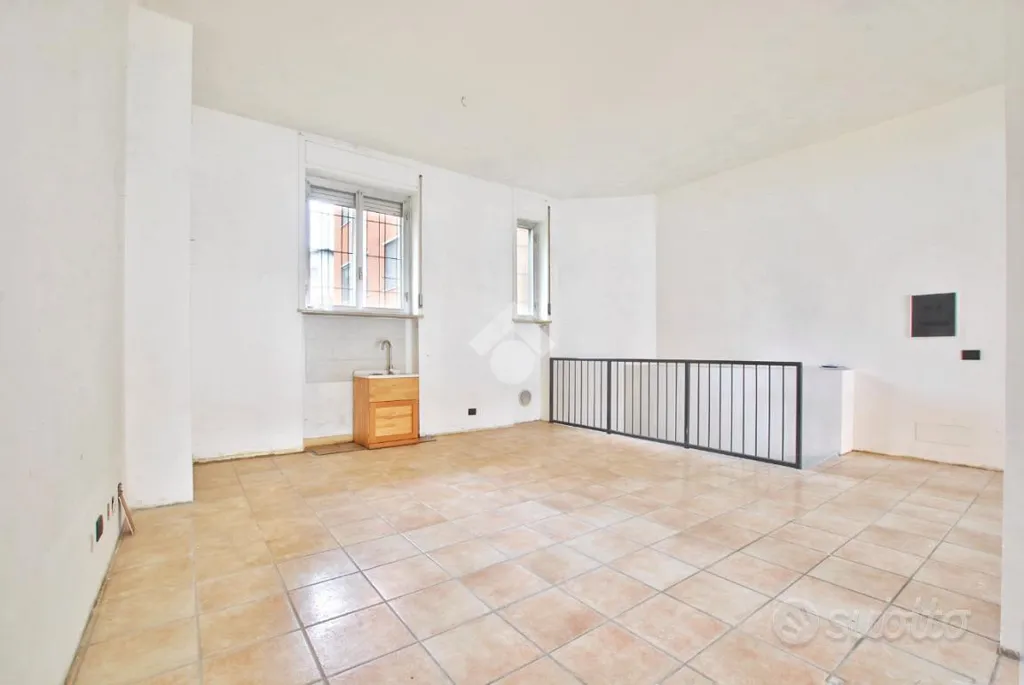 1-room commercial property in IT