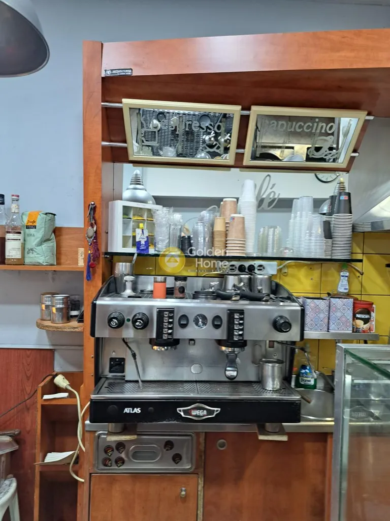 Toad - Café-Tyropitakio in Central Piraeus