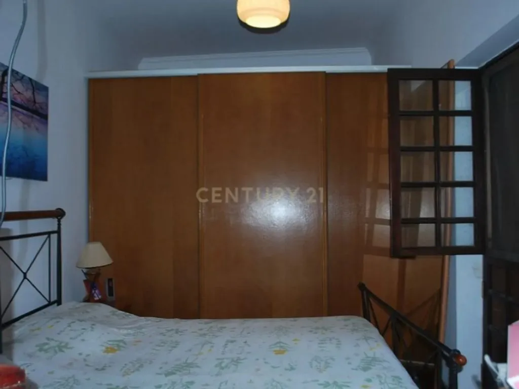 Magamistoad - Semi-Detached House with Good Light in Almada