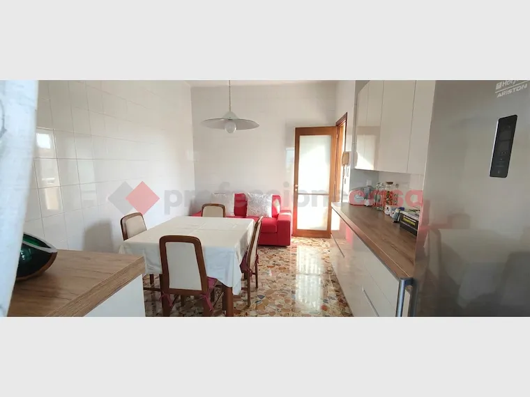 Salle à manger - Twin-Aspect Apartment near Bari Central Station