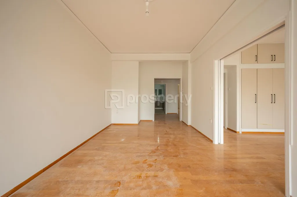Esik - Renovated Apartment with Sea View in Patras
