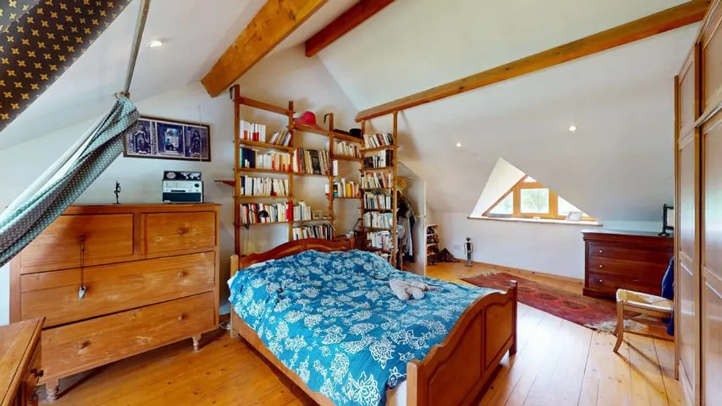 Magamistoad - Renovated House with Two Units in Orbais