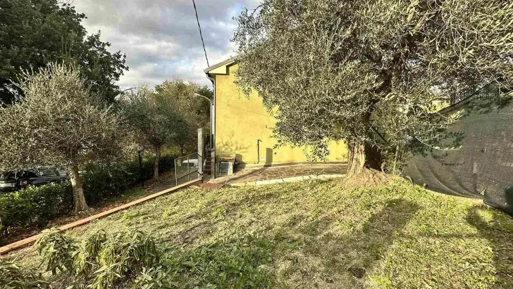 Aed - Independent House with Private Garden in Ostra