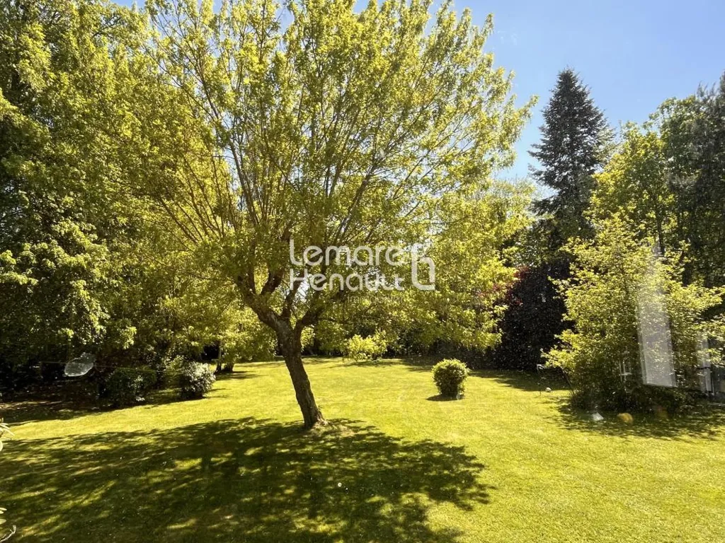 Aed - Contemporary House with Riverfront in 3500 m² Park