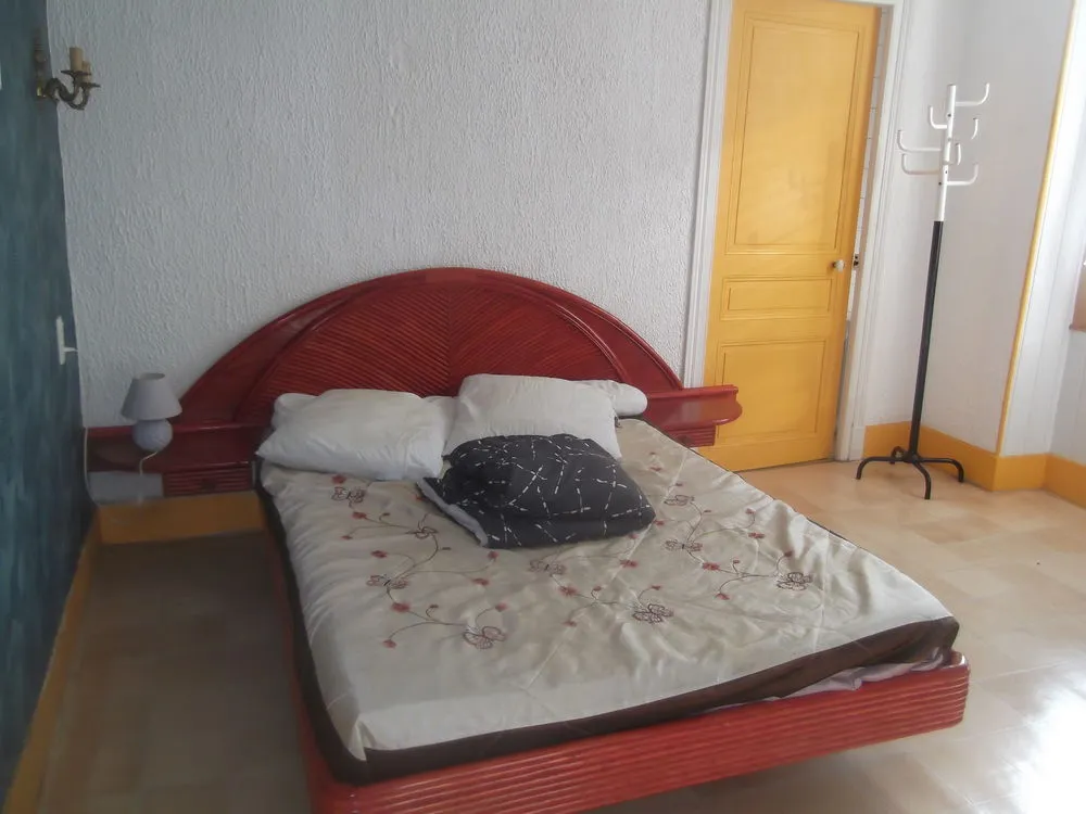Chambres - Appartement Meublé 3 Pièces en Savoie
