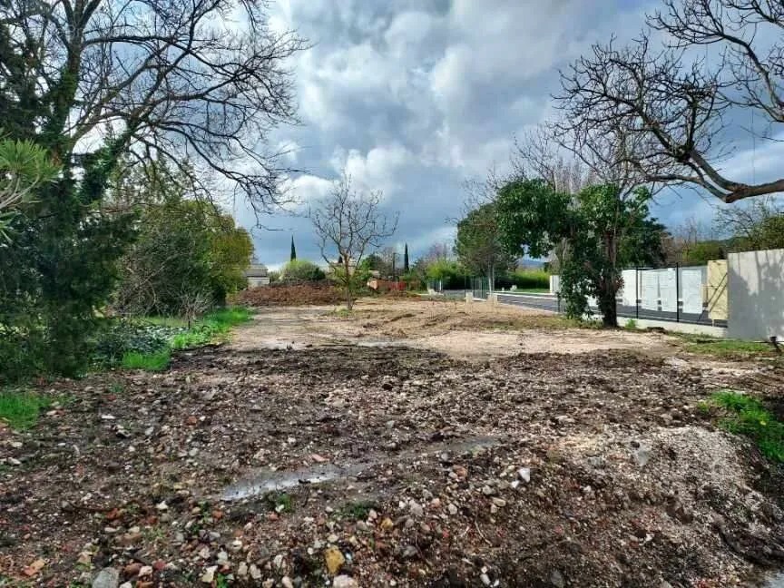 Aed - Plot with Garden in Pignans