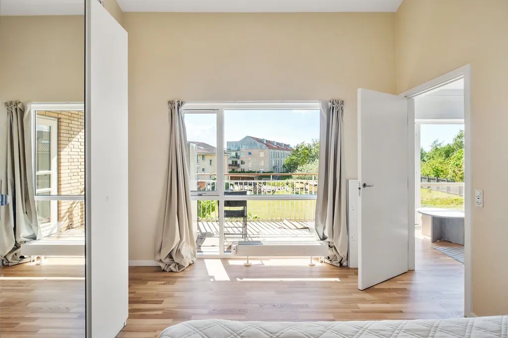 Chambres - Renovated 4-Bed Flat with Terrace in Farum