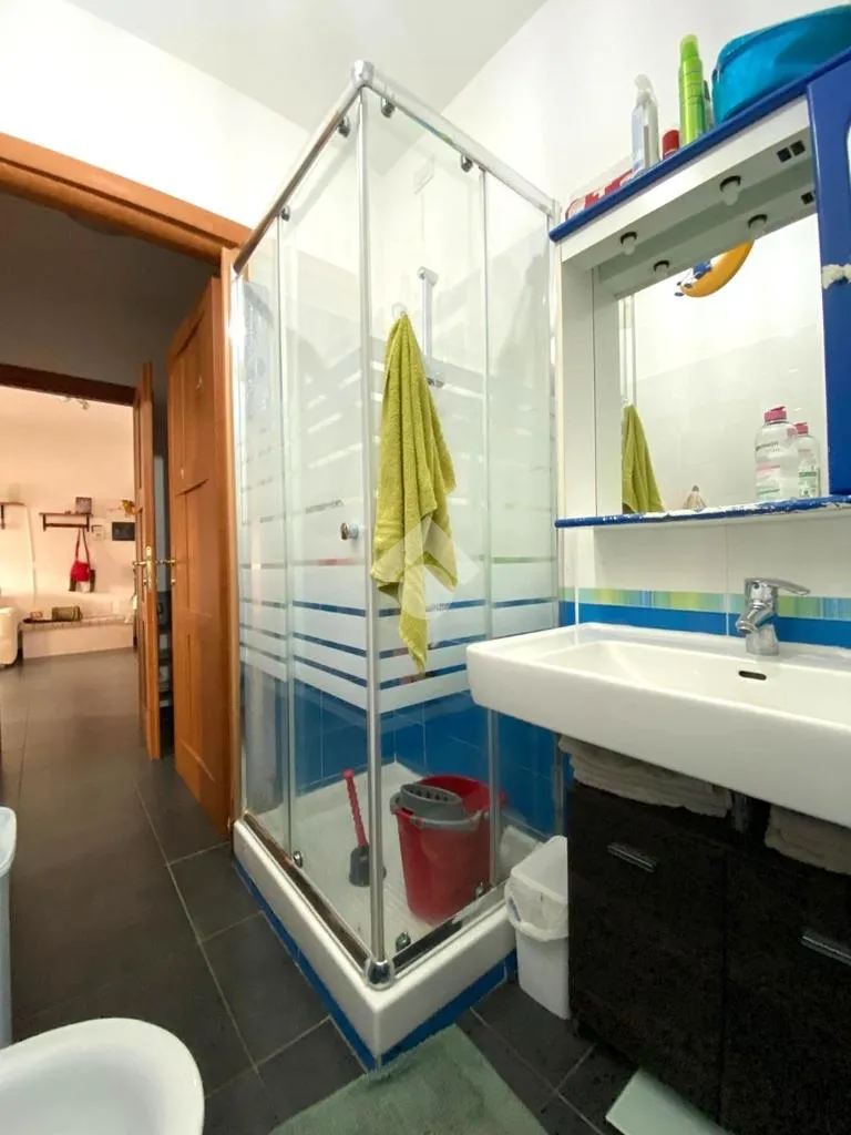 Bagni - Modern 2-Bedroom Apartment with Terrace in Luna e Sole