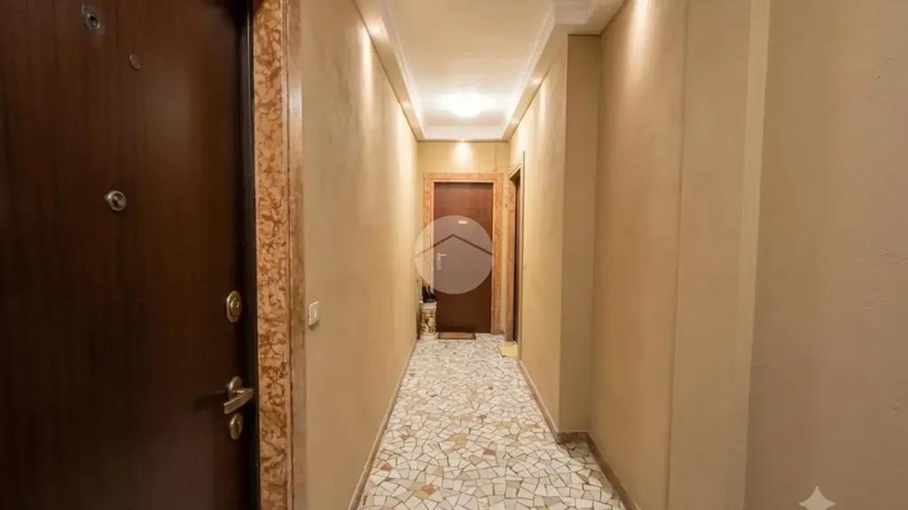 Ingresso - Modernised Triplex with Balcony in Milan
