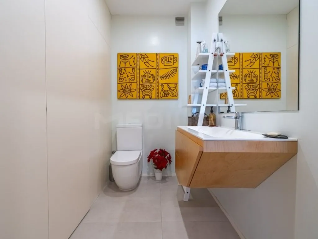 Bathrooms - Luxury Flat with South/North Orientation in Porto