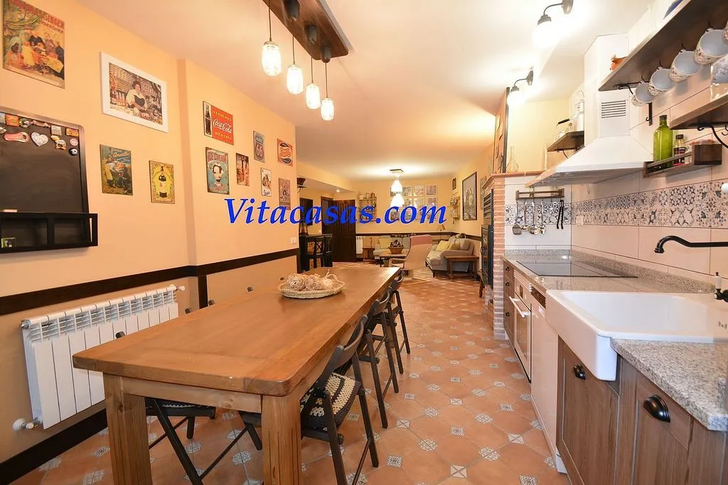 Söögituba - Rustic Chalet with Pool in Robledillo de Mohernando