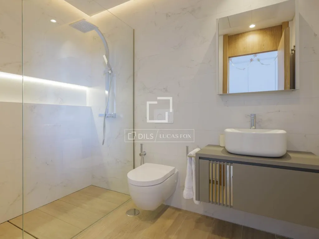 Bathrooms - Luxury Apartment with Golf Course Views in La Finca