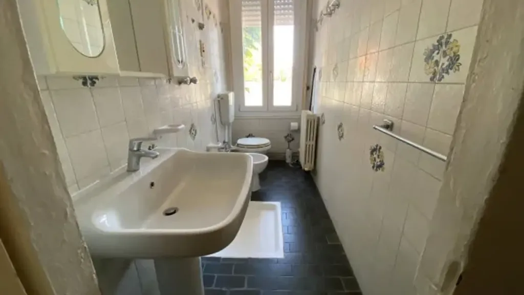 Bathrooms - Rustico-Style Apartment with Central Location in Concordia