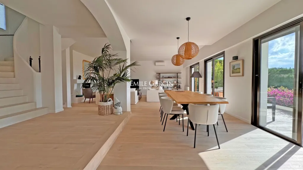 Salle à manger - Villa Moderne avec Piscine à Mougins