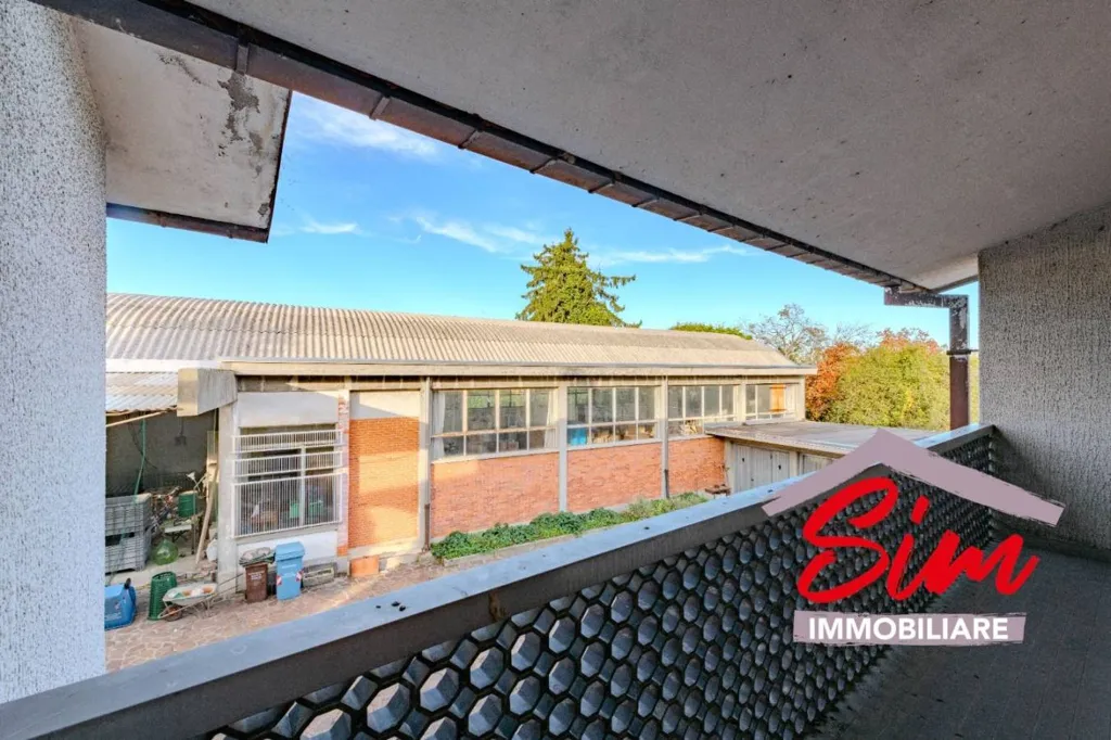 Rõdu - Restoration Villa with Garden in Romentino