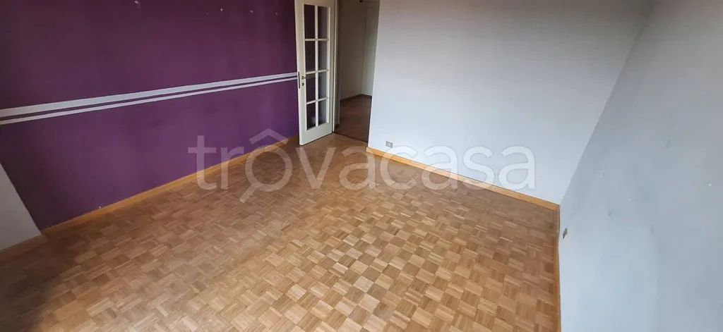 Rooms - Bright Trilocale with Balcony in Torino