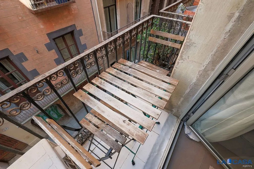 Rõdu - Reformed Flat with Balcony in El Raval