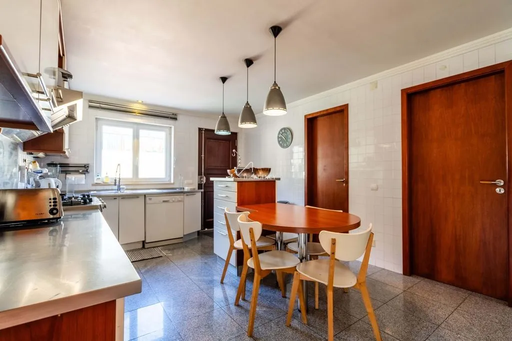 Cuisine - Luxury Villa with Pool in Guia, Lisbon