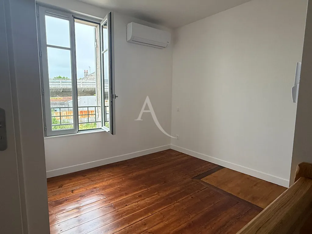 Toad - Refurbished 2-Bed Flat with Courtyard in Saintes