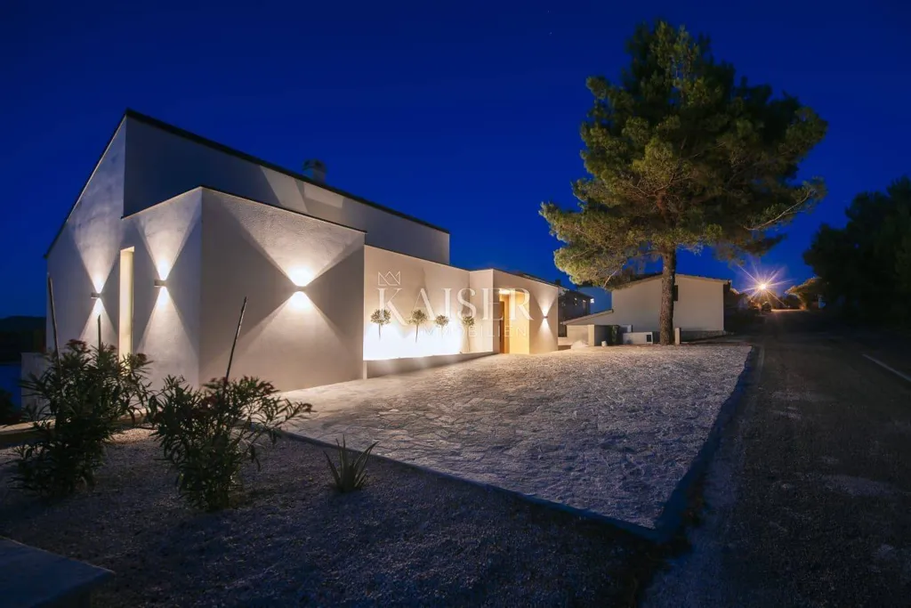 Exterior - Luxury Villa with Infinity Pool on Mali Iž