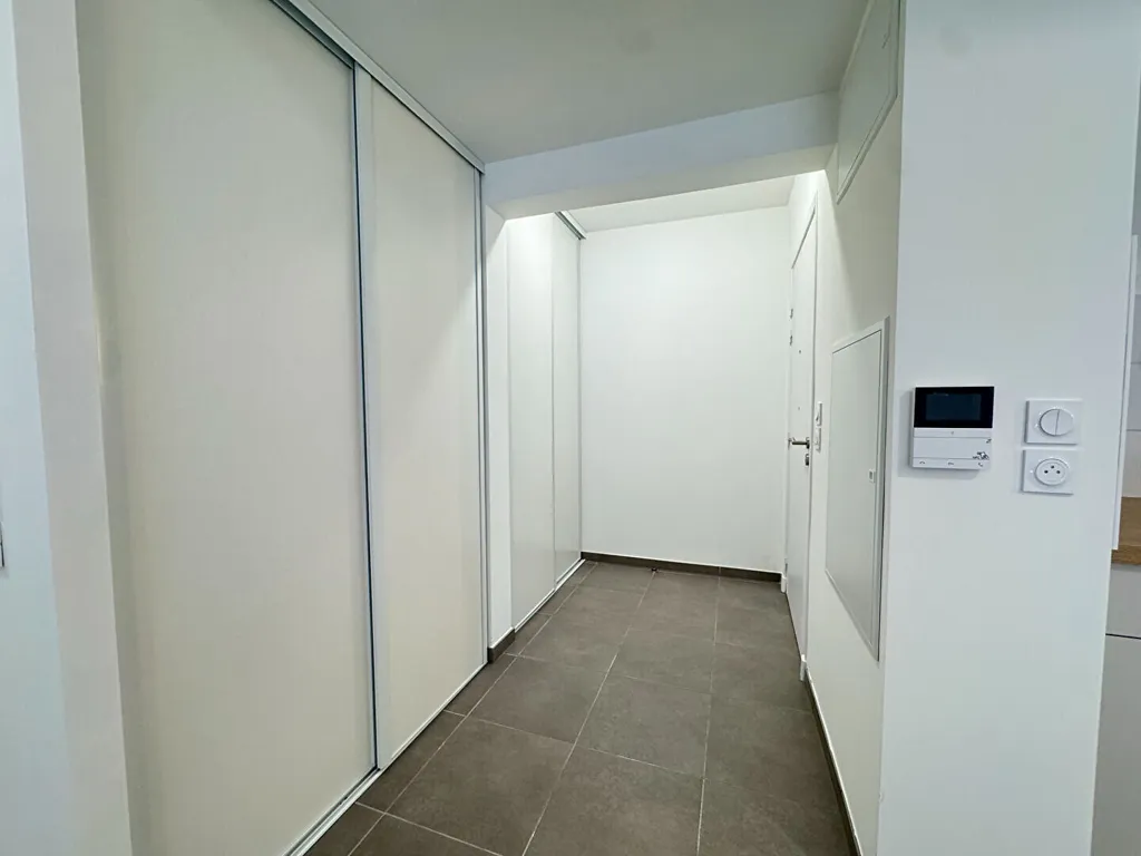 Entrée - Appartement Neuf avec Balcon à Orléans