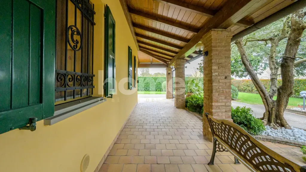 Terrass - Luxury Villa with Garden in Modena