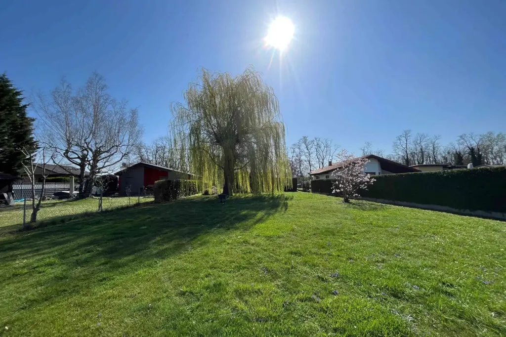 Aed - Summer Home with Garden by Lake Neufeld