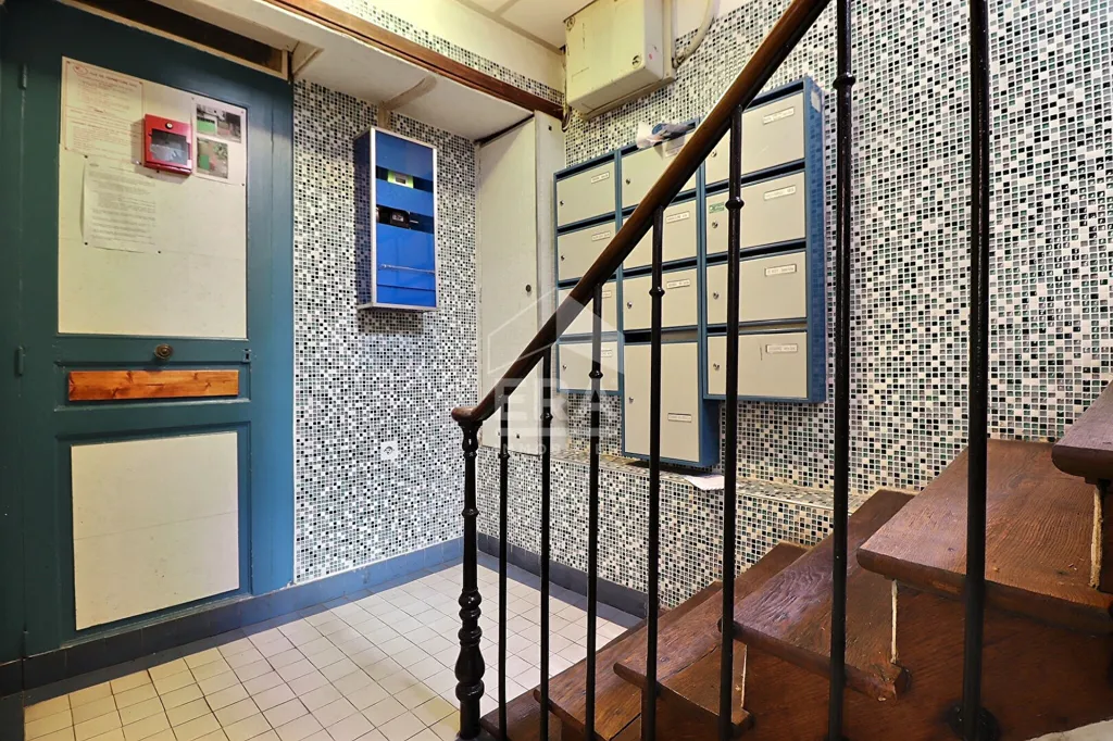 Entrée - Studio à Rénover avec Balcon à Pantin
