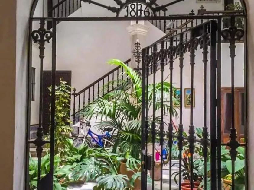 Jardin - Restored Convent-Style Flat in Casco Histórico