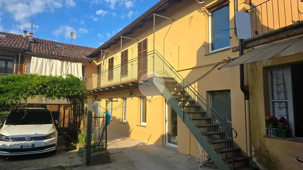 Esterno - Rustic-Style Flat with Balcony in Chieri