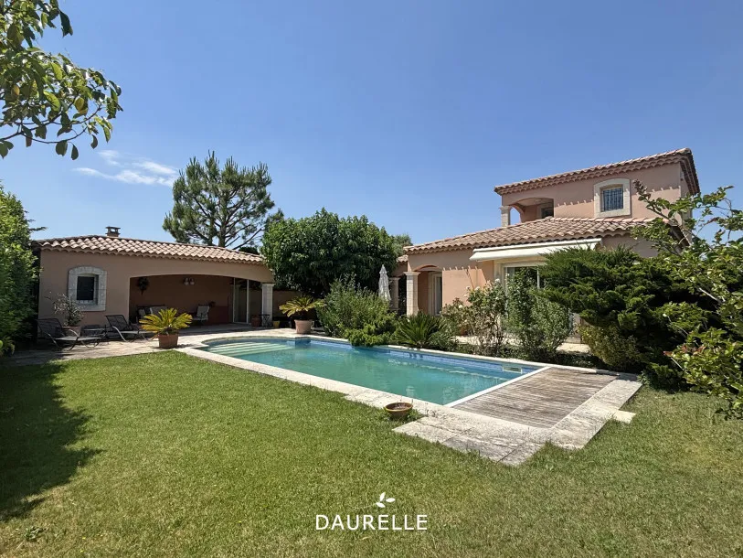 Piscine - Villa Meublée avec Piscine à Châteaurenard
