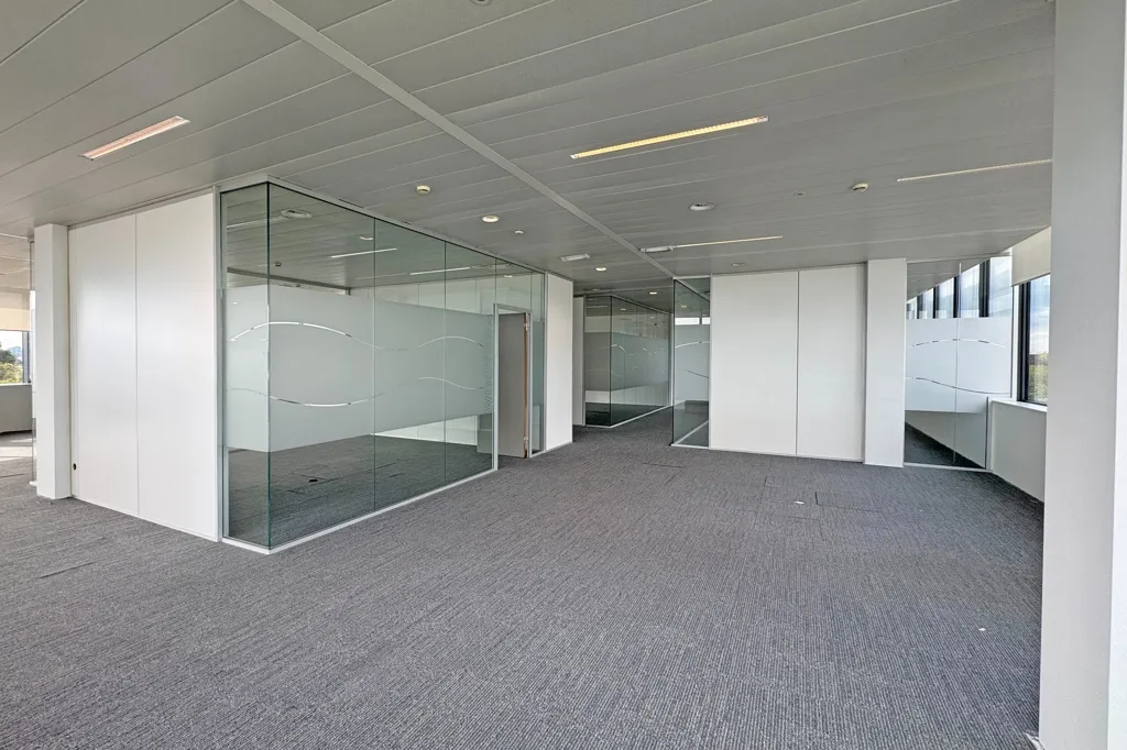 Bureau - Espace de Bureau Moderne avec Vue sur l'Autoroute à Erembodegem