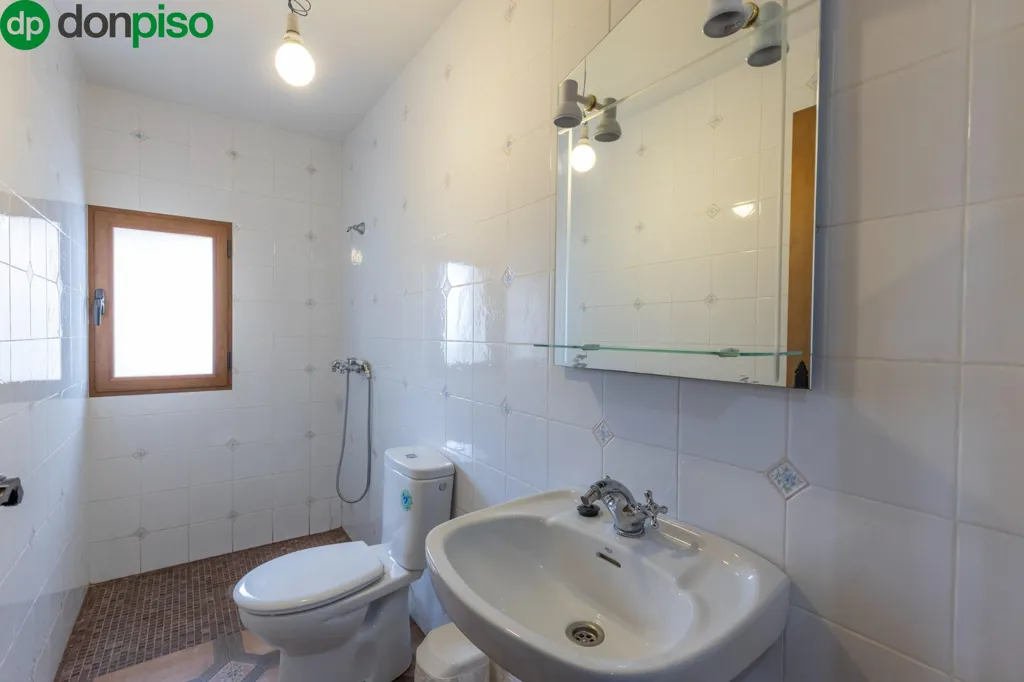 Bathrooms - Cortijo with Pools in Sierra de Nigüelas