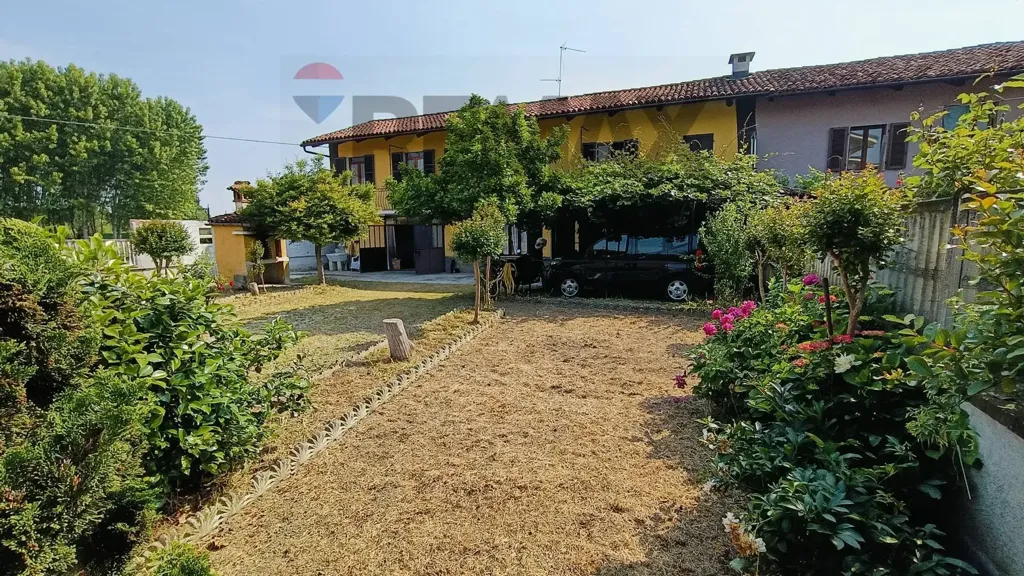 Aed - Semi-detached House with Garden in Virle Piemonte