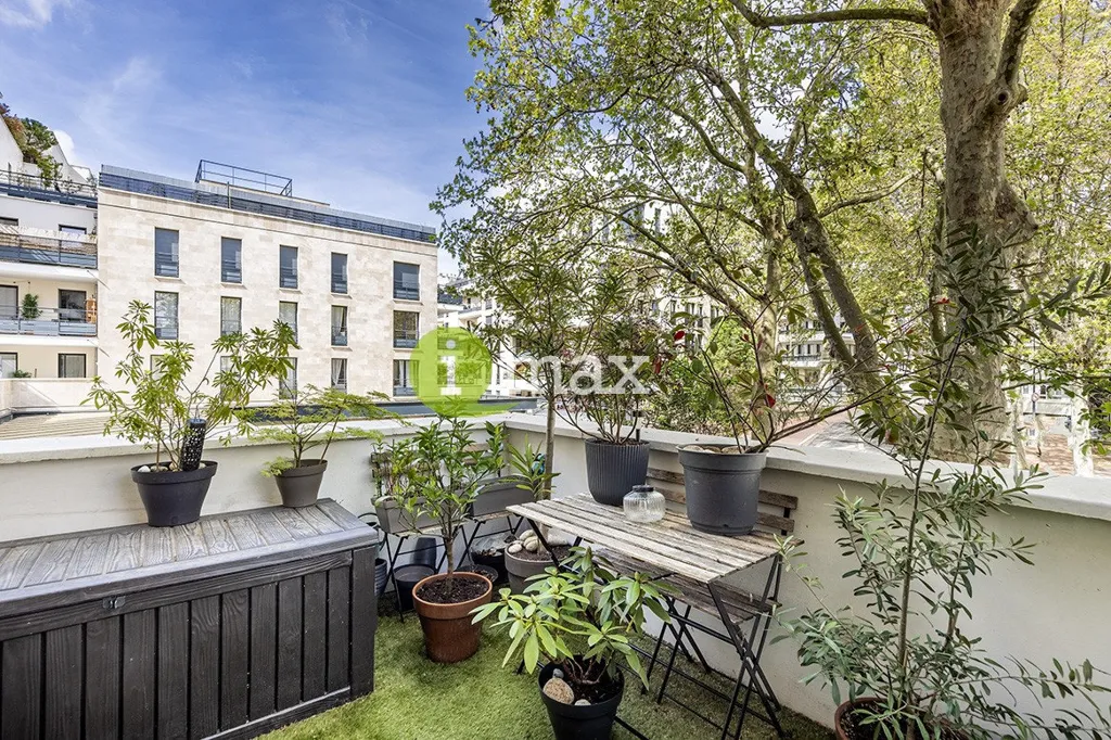Terrass - 3-Piece Flat with Balcony in Clichy