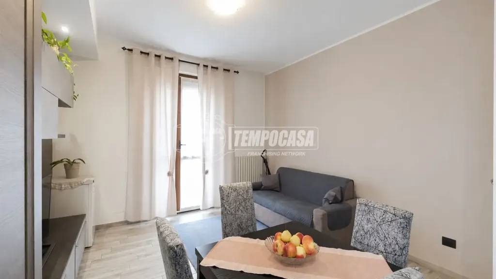 Séjour - Modernised Three-Bedroom Apartment in Muggiò