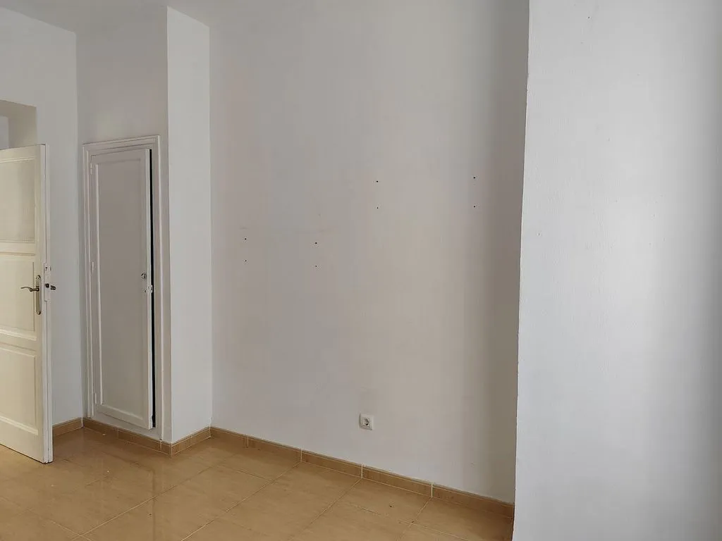 Stanze - 3-Bedroom Flat with Balcony in Historic Centre